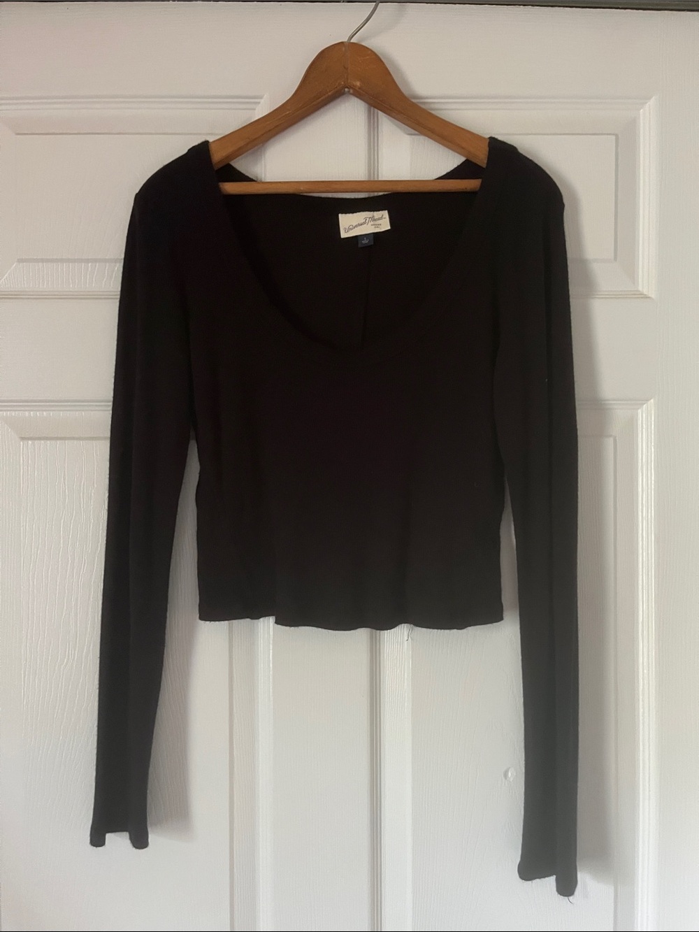 Universal Thread Black Long-Sleeve Scoop Neck Top
